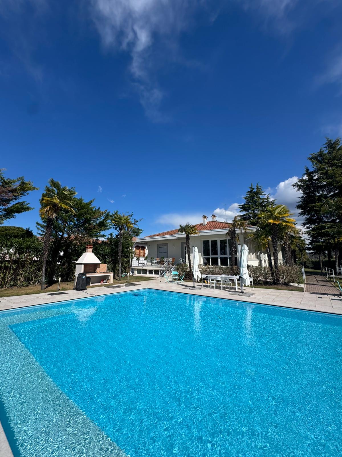 Big pool villa rental Lazise on Garda Lake 